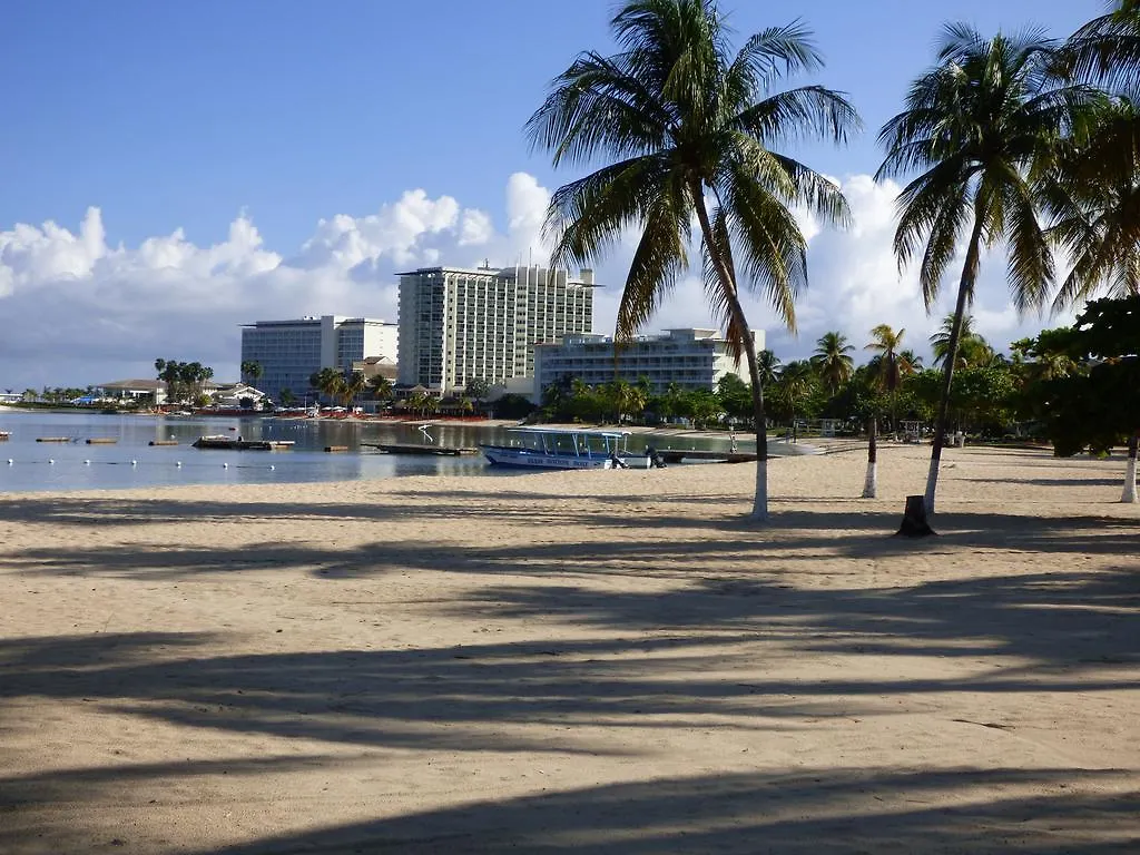 Beach Studio 30 Ocho Rios 0*,