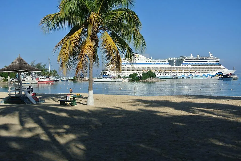 Beach Studio 30 Apartment Ocho Rios