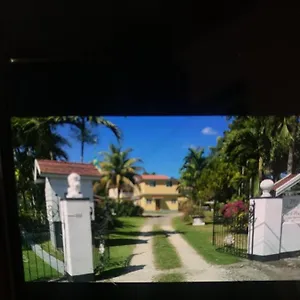 https://little-shaw-park-guest-house-ocho-rios.comcaribbean.com