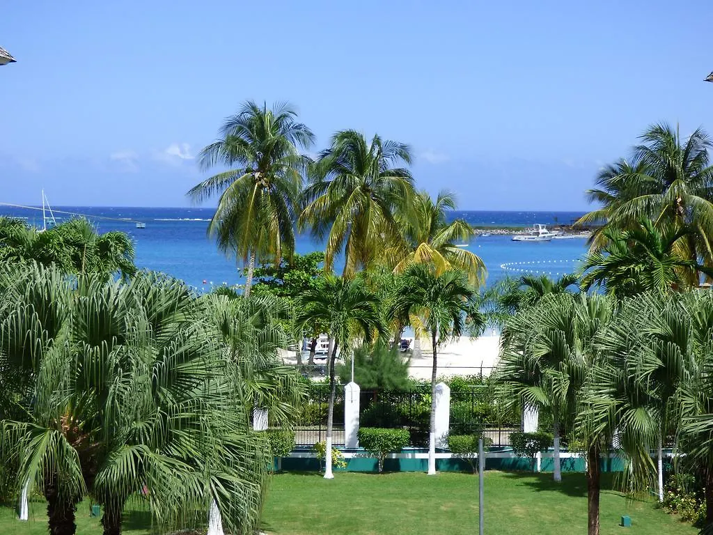 Beach Studio 30 Ocho Rios Apartment