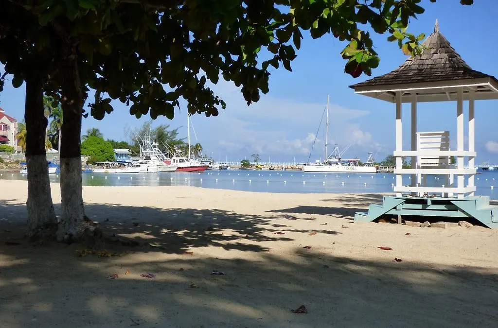 Beach Studio 30 Ocho Rios 0*,